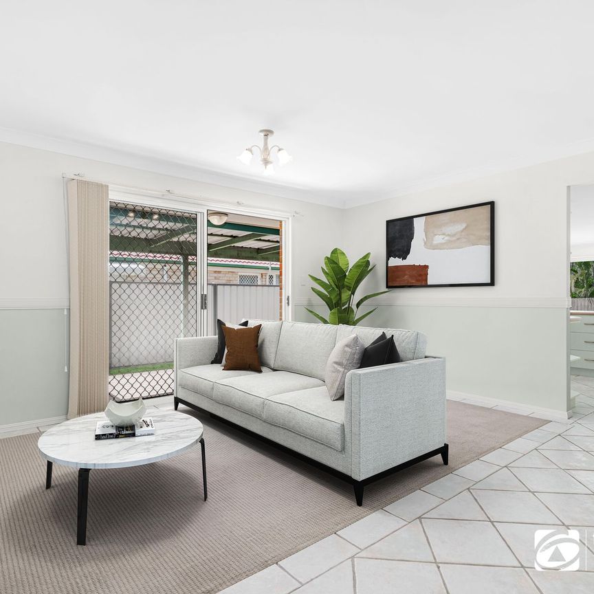 BEAUTIFUL LOWSET IN QUIET POCKET OF WYNNUM WEST - BRAND NEW DUCTED AIR-CON BEING INSTALLED. - Photo 1