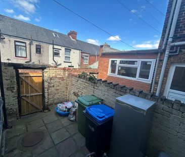 2 bedroom terraced house to rent - Photo 3