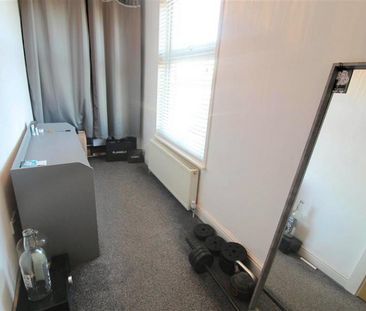 3 Bedroom Semi Detached To Let - Photo 5