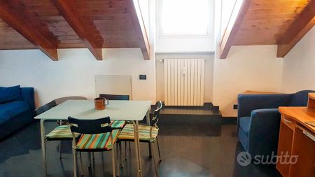 MANSARDA IN VIA VIVERONE : 300 euro - Foto 2