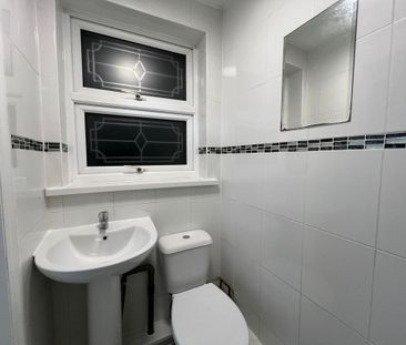 3 bedroom flat to rent - Photo 3