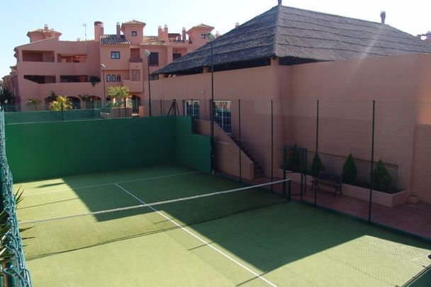 Middle Floor Apartment in Estepona - Photo 1