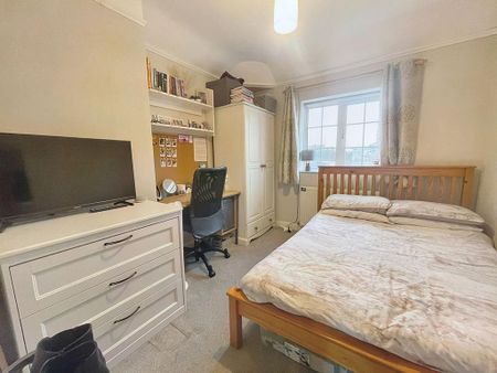 4 bedroom semi-detached house to rent - Photo 3