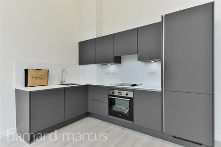 12 Carnation Gardens, Hayes - Photo 3