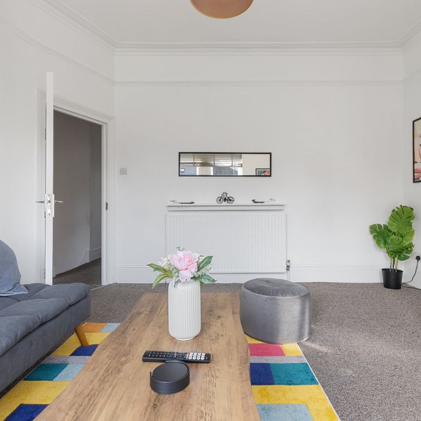 2 Bed Flat, The Avenue, N8 - Photo 1