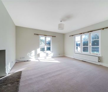 A country home of charm and character with barn and grounds. - Photo 5