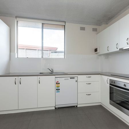 Bright two-bedroom apartment - Photo 3