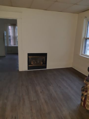 2brm Apartment On Sydenham St. Available Now - Photo 2