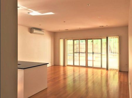 3 Butler St , ESSENDON - Photo 2