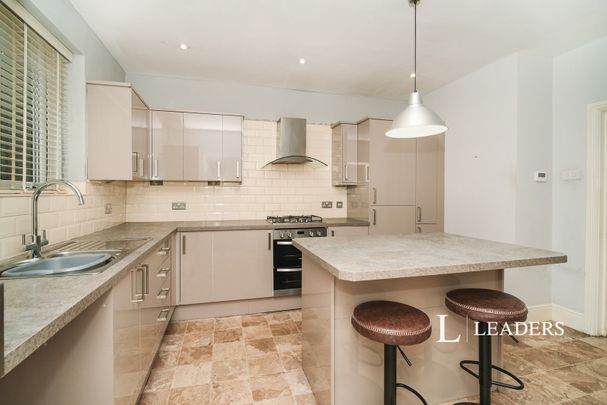 3 bedroom house to rent West Green, Middleton, Manchester, M24 - Photo 1