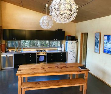 Sustainable design award winning home - Photo 4