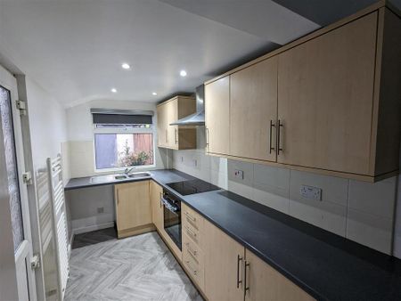 4 bedroom terraced house to rent - Photo 3