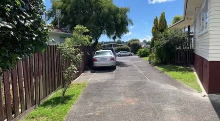 Spacious warm 3 Bedroom - Photo 2