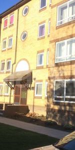 bright & airy one bedroomed apartment - Photo 4