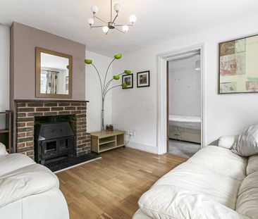 Harvest Road, Englefield Green, Egham, Surrey, TW20 0QS - Photo 2