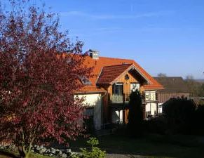 Hier bleiben keine Wünsche offen! Tolle Wohnung mit vielen Extras! - Photo 1