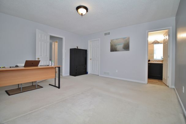 45 Hemlo Cr - Photo 1