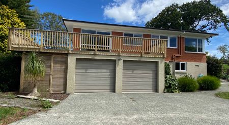 Beautiful Four Bedroom Family Home with Double Garage in Maunu - Photo 4