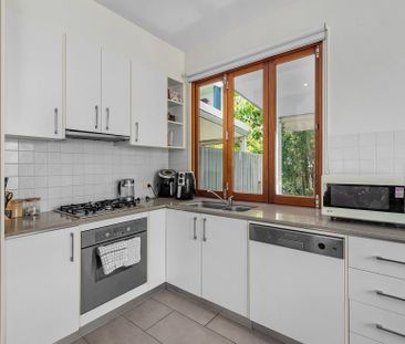 YERONGA - IMMACULATE AND MODERN 3-BED TOWNHOUSE WITH AIRCON IN DESI... - Photo 3