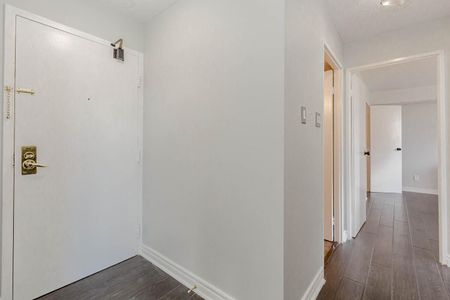 For Lease - 3700 Kaneff Crescent Unit# 903, Mississauga, Ontario - Photo 4