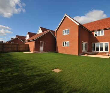 Beautifully Presented & Newly Built Detached House in White Colne - Photo 1