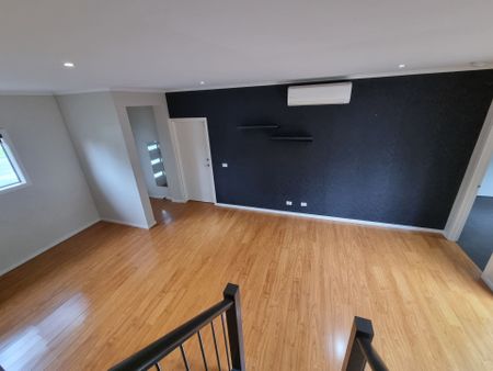 Amazing Townhouse! - Photo 2