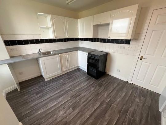 3 bedroom flat to rent - Photo 1