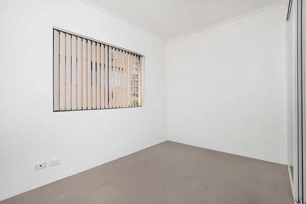 Perfectly Positioned 1 Bedroom Apartment - Photo 1