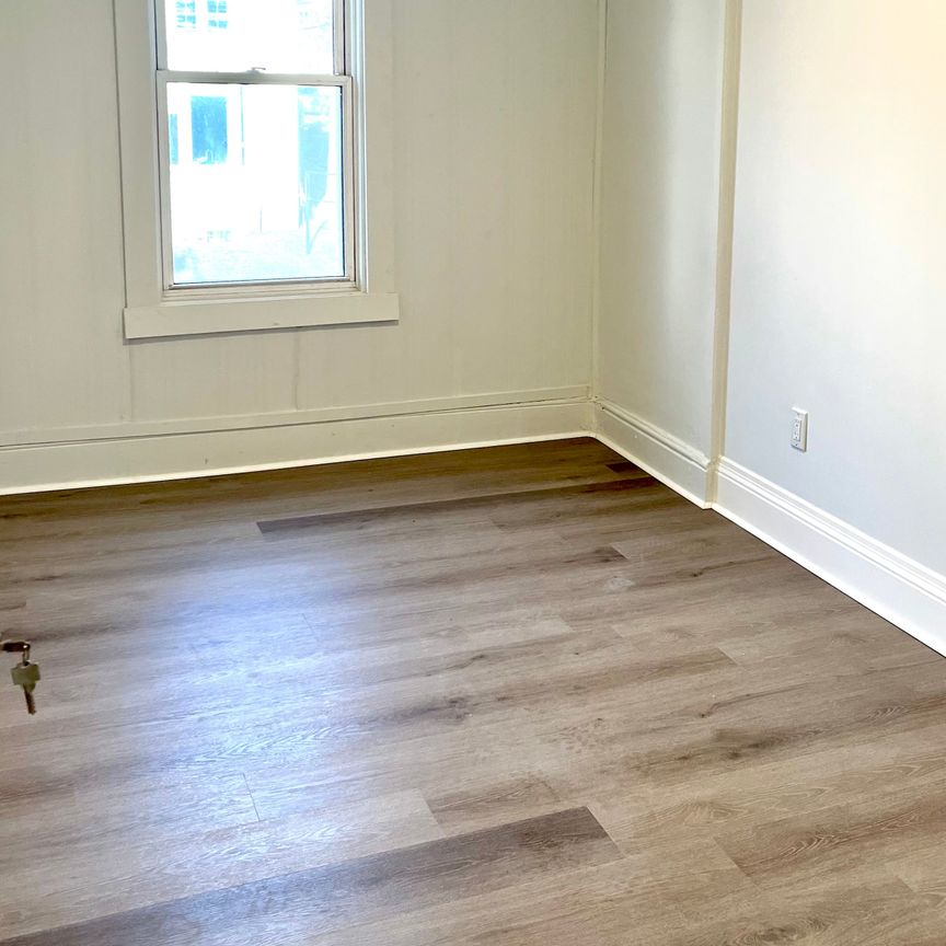 For Lease - 275 Main Street Unit# Upper, Hamilton, Ontario - Photo 1