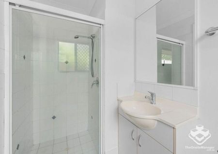 Spacious 3 bedroom house in great location - Photo 3