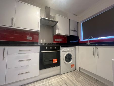 Gorse Meade, Slough - Photo 5