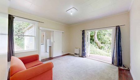 Spacious 5-Bedroom Family Home - Photo 2