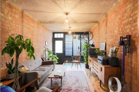 2 Bed Maisonette, Temple Street, E2 - Photo 2