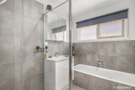 Cosy and neat three bedroom house in quiet and convenient location - Photo 3