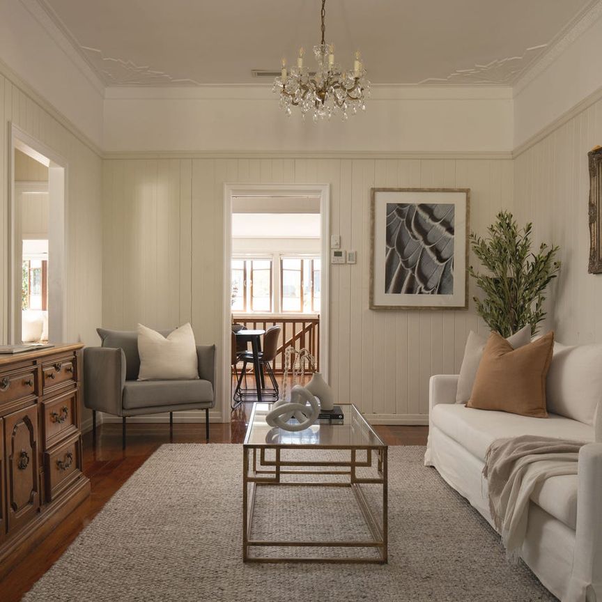 DUAL LIVING FAMILY HOME WITH SWIMMING POOL - Photo 1