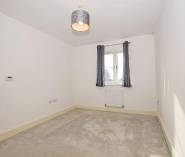 3 bedroom end of terrace house to rent - Photo 3