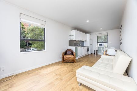 City Fringe Townhouse - Photo 3