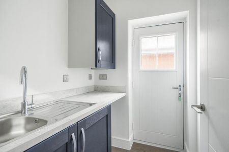 4 bedroom detached house to rent - Photo 2