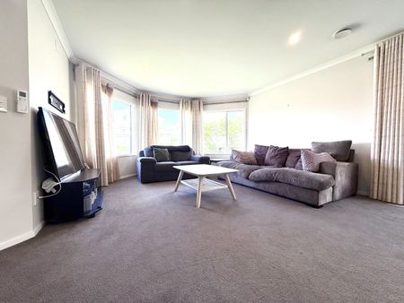 4 Bedroom Home in Newlands - Photo 4