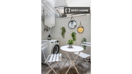 2 bedroom luxury Apartment for rent in Valencia - Photo 3