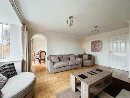 Semi-detached house to rent on - Photo 2