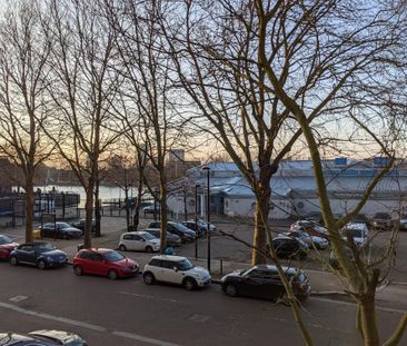 Dockside flat close to Canada Water Station - Photo 6