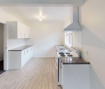 Roslyn - 3 Bedrooms - Photo 6