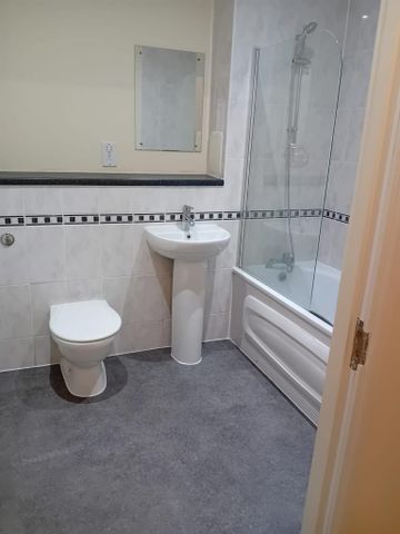 2 bedroom flat to rent - Photo 4