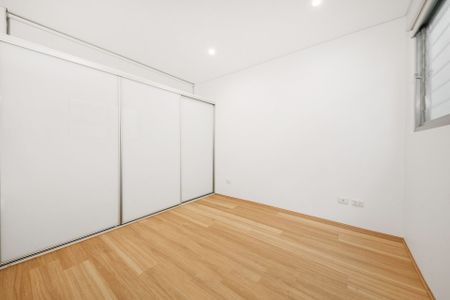 North Facing One Bedroom Apartment in Terrific Location - Photo 5