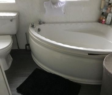 3 bedroom semi-detached house to rent - Photo 6