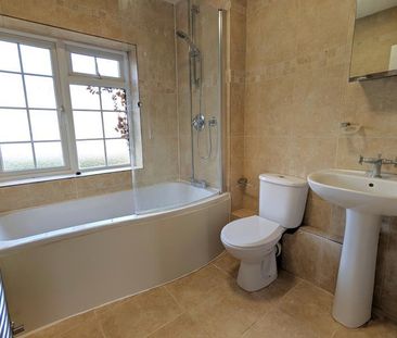 3 bedroom terraced house to rent - Photo 3