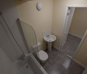 3 bedroom end of terrace house to rent - Photo 4