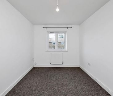 3 bedroom end of terrace house to rent - Photo 4