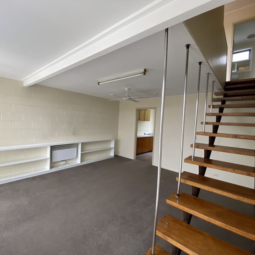 Location & Views - Photo 1